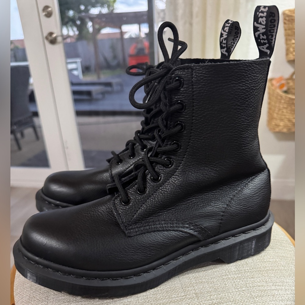 Excellent Condition Dr. Martens 1460 Pascal Mono Lace Up Boots - Sz 8